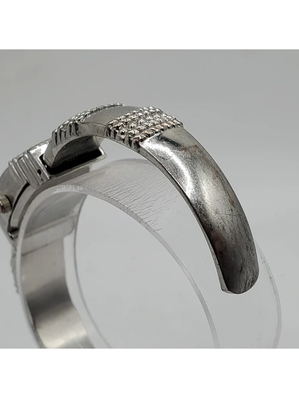 Vivani Quartz Womens Watch 19mm Silver Tone Cuff Band New Battery